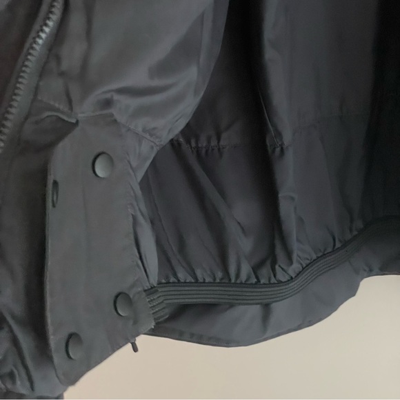 The North Face Men's Windbreaker Jacket - Picture 9 of 11